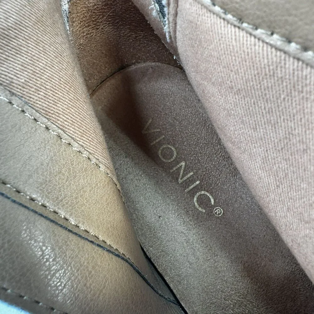 Vionic Madeline Womans 9 Suede Tassel Zipper Block Heel Ankle Boot Taupe Gray